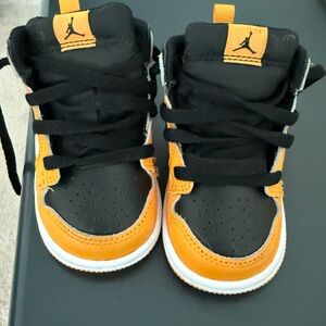 Nike Kids Black and Orange Sneakers